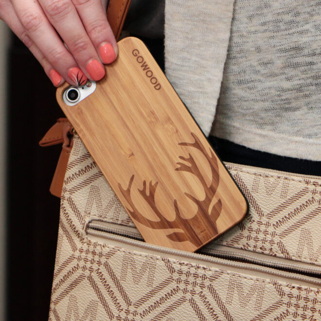iPhone 7 and 8 wood case deer use 2