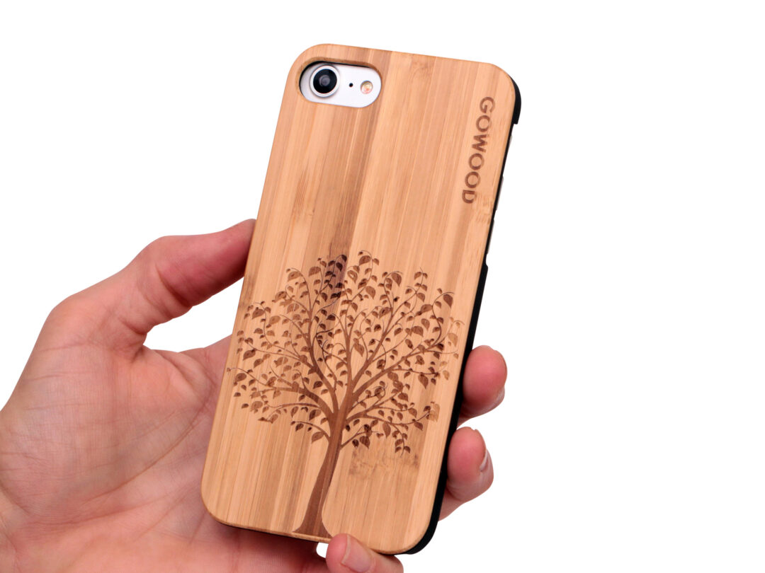 iPhone 7 and 8 wood case tree user 1