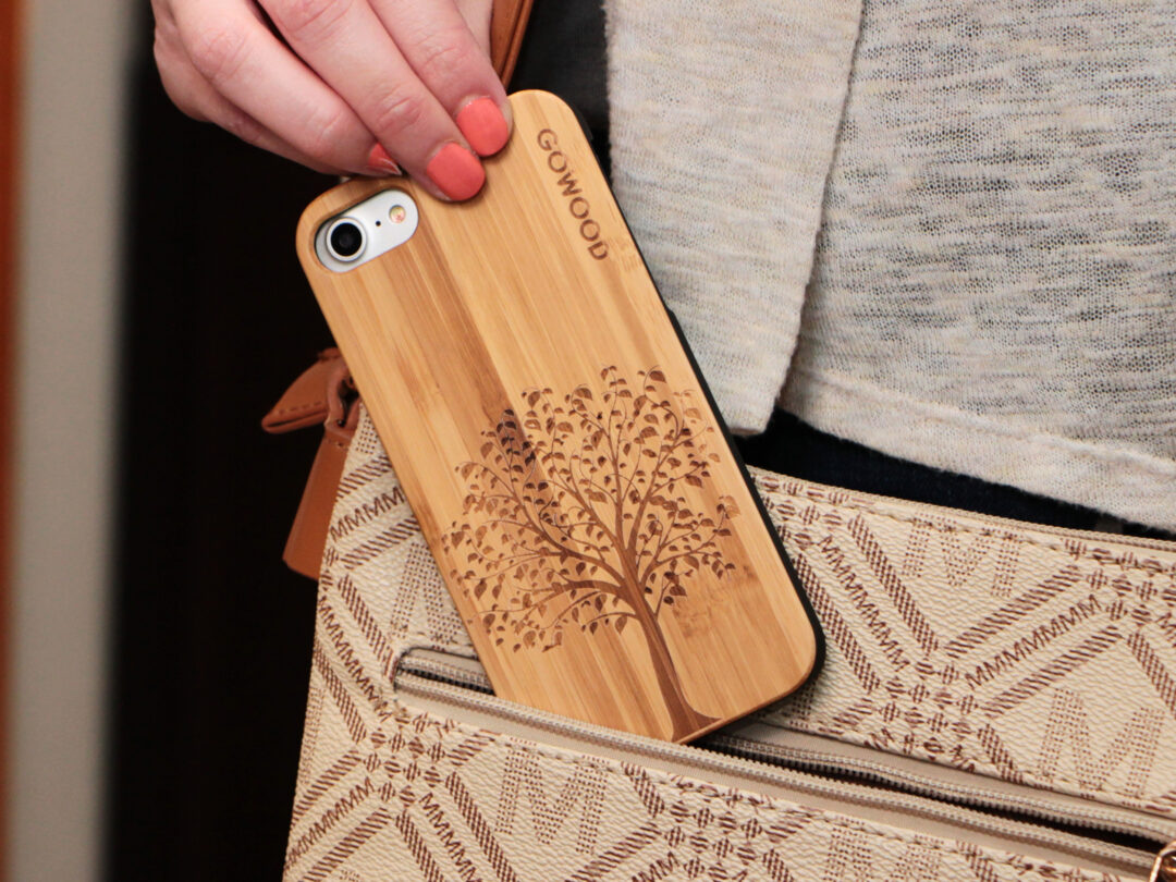 iPhone 7 and 8 wood case tree user 2