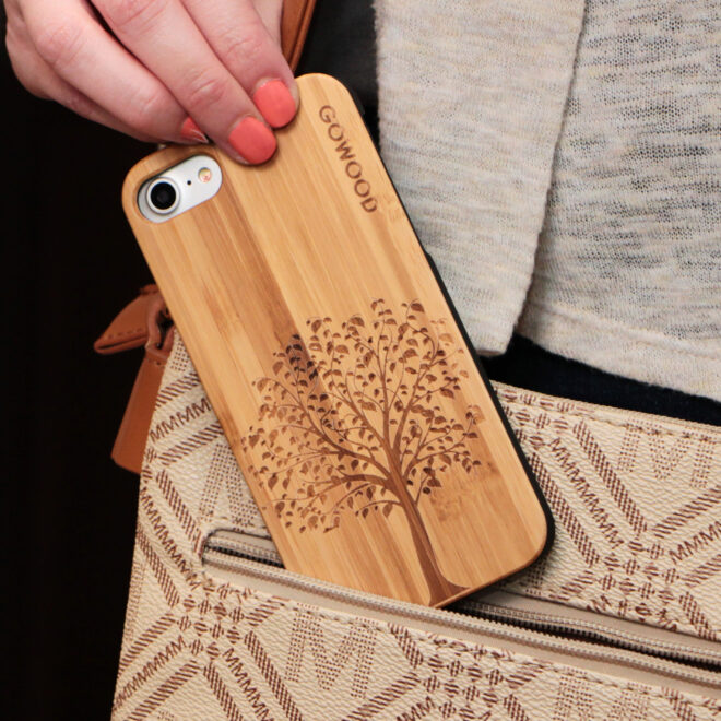 iPhone 7 and 8 wood case tree user 2
