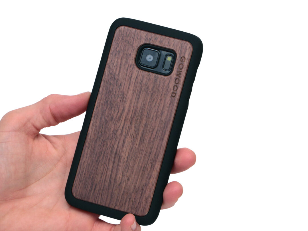 Samsung Galaxy S7 wood case walnut user 1