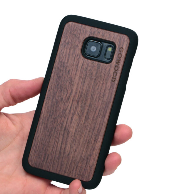 Samsung Galaxy S7 wood case walnut user 1