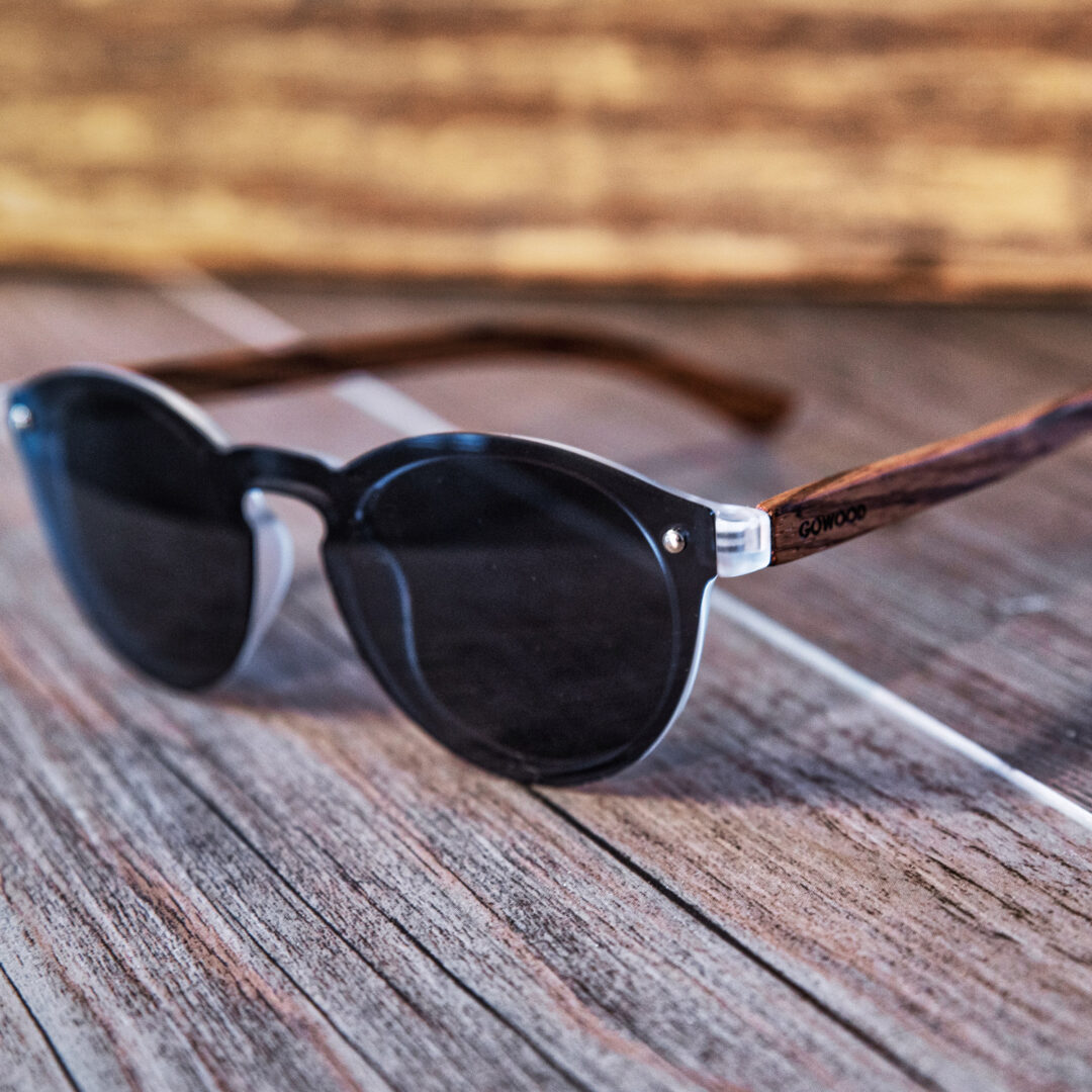 Round zebra wood sunglasses black polarized lenses