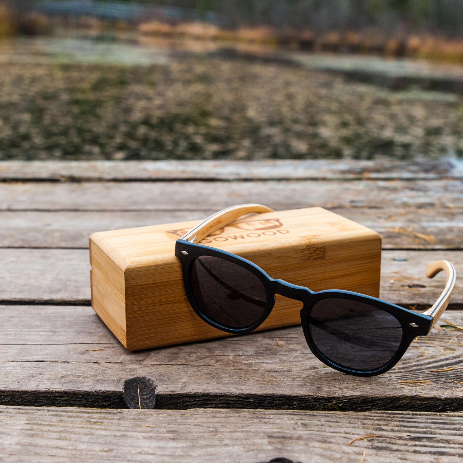 Round maple wood sunglasses black polarized lenses