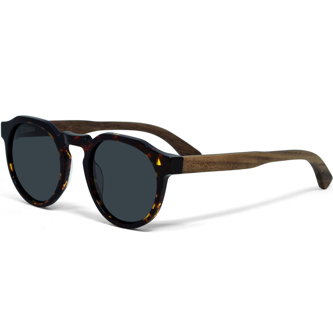 Walnut wood panto sunglasses with tortoise frame and black polarized lenses