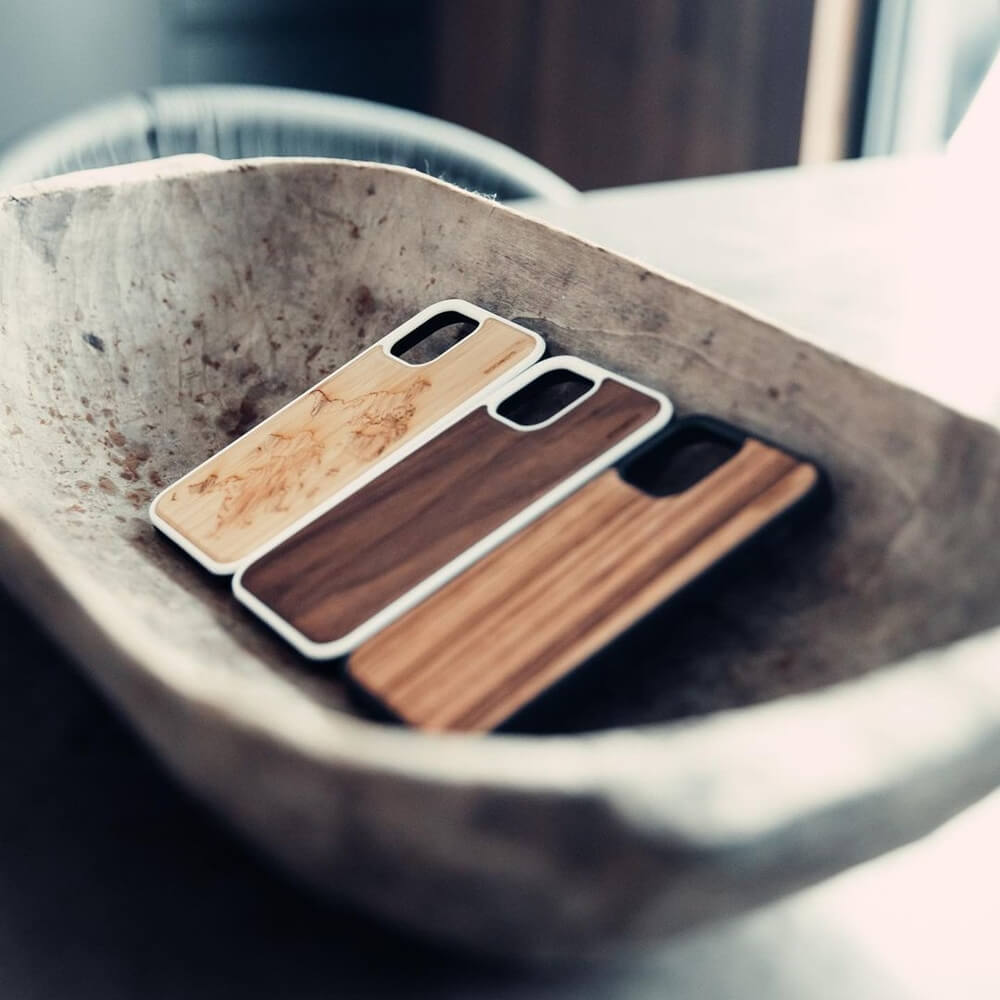 set of wooden phone cases, perfect choice for holiday season