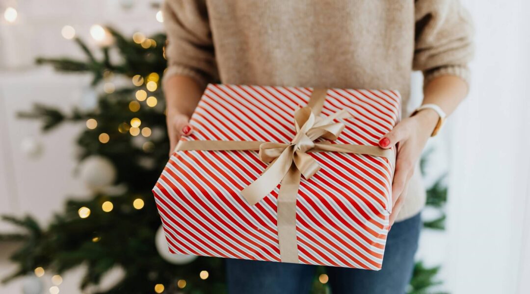 Christmas Giveaway 2025 to win 3 wooden sunglasses